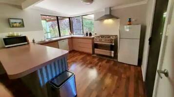 A fully equipped kitchen with a coffee machine and dishwasher.