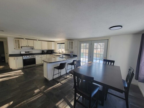 Home 3 blocks from Lake Superior, near Pictured Rocks and trail access