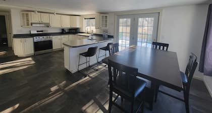 Home 3 blocks from Lake Superior, near Pictured Rocks and trail access