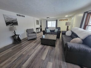 Smart TV, fireplace - Home 3 blocks from Lake Superior, near Pictured Rocks and trail access (Au Train)