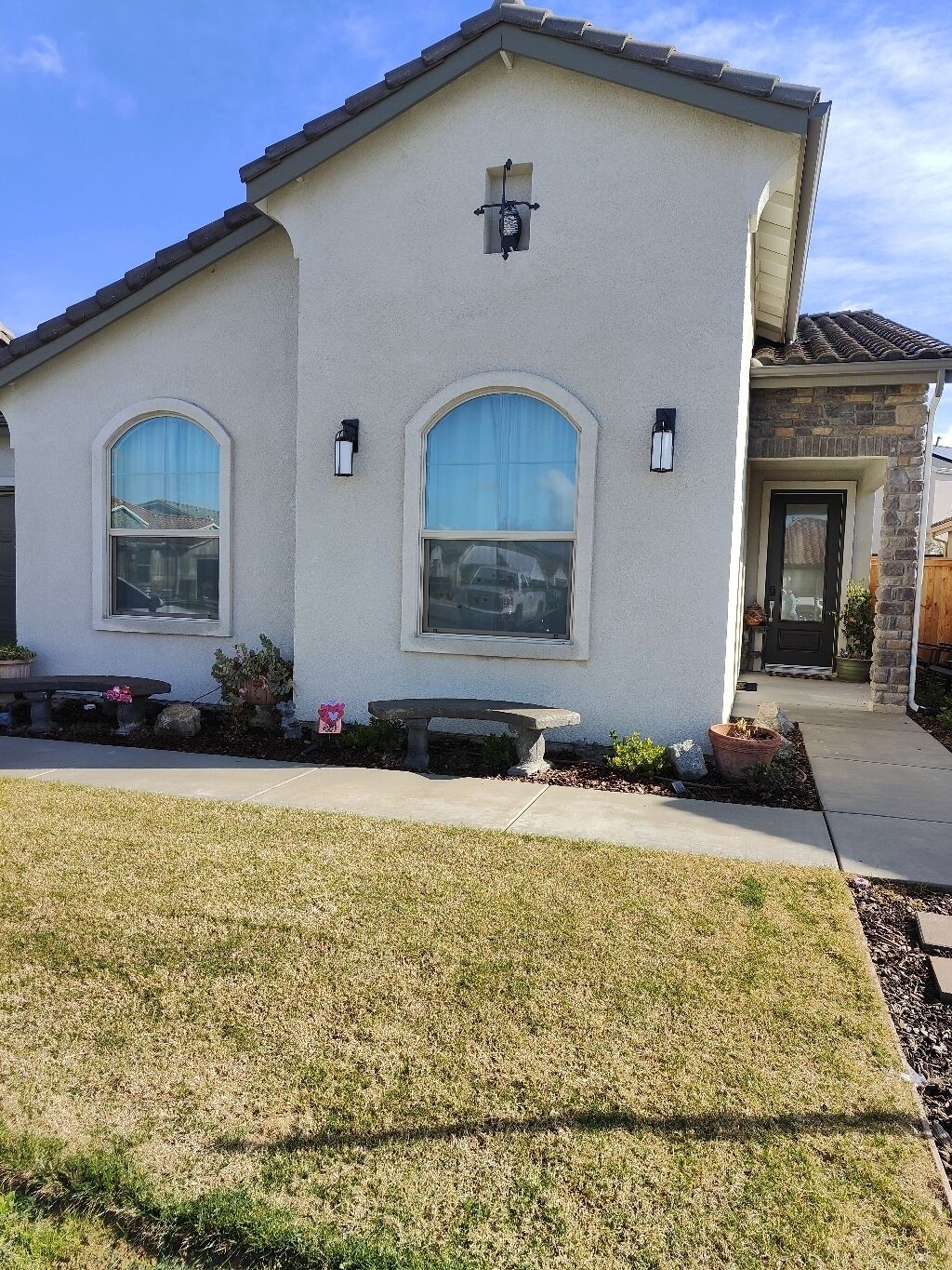1 bedroom Apt in Bakersfield with easy access to hwy 99 & I5