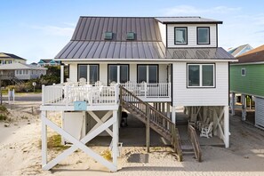 Exterior - Beachfront!! New Listing! Light & Airy Remodeled 5 Bed/3.5 Bath With Large Deck (Ocean Isle Beach)