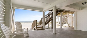 Beachfront!! New Listing! Light & Airy Remodeled 5 Bed/3.5 Bath With Large Deck