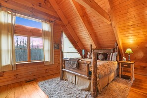 2 bedrooms, free WiFi, bed sheets - Dolce Vita | Hocking Hills, Waterfall Hot Tub (South Bloomingville)