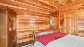 3 bedrooms, WiFi (free), bed sheets