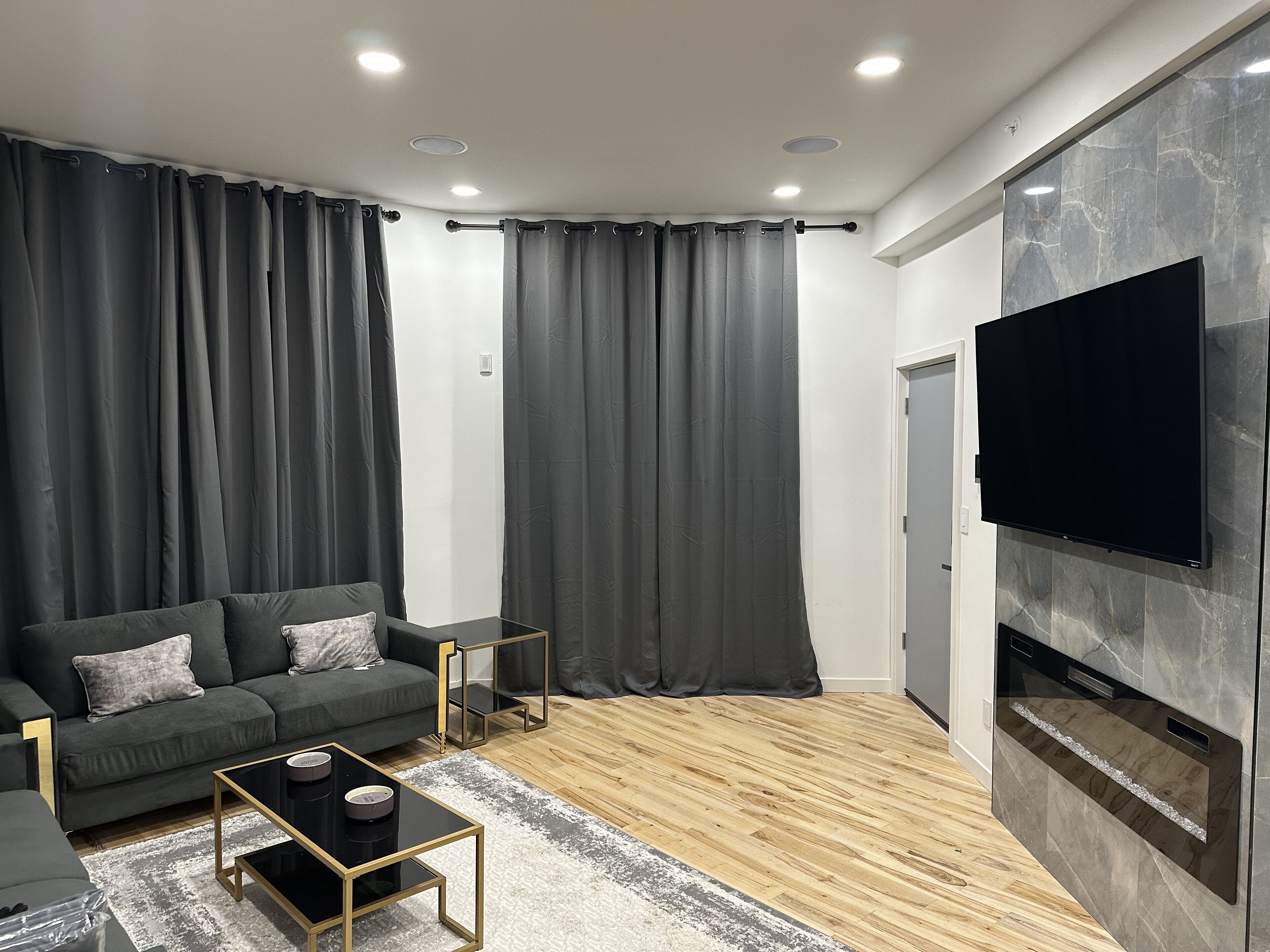 Smart TV, fireplace, video games