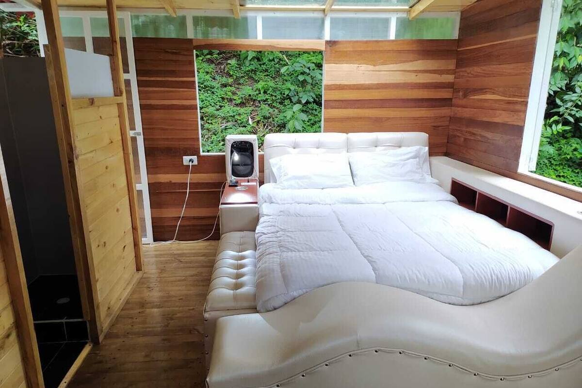 Exclusief huisje, 1 tweepersoonsbed, bubbelbad, uitzicht op bergen | Gratis wifi