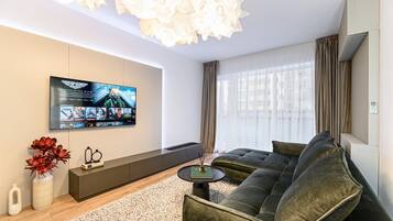 Televisión y chimenea