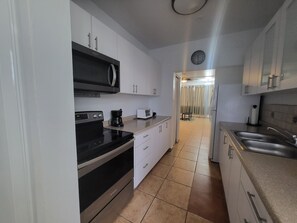 Private kitchen - Condado 2-Bedroom Apartment Near Condado Beach (San Juan)