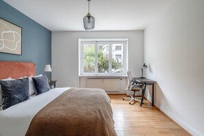 1 slaapkamer, een strijkplank/strijkijzer, wifi, beddengoed