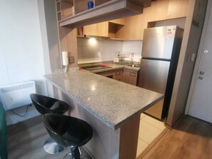 Four, plaque de cuisson, cafetière/bouilloire