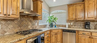 Hot Tub Hideaway | 4 bd 3 ba | BBQ | Massage