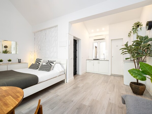 Bügeleisen/Bügelbrett, Internetzugang, Bettwäsche