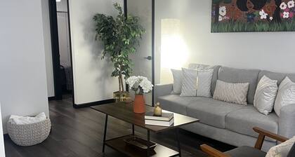 Renovated Unit! Near Downtown, Restaurants, Shopping and Promedica Hospital.