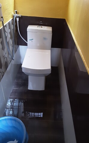 Dusche, Bidet, Handtücher