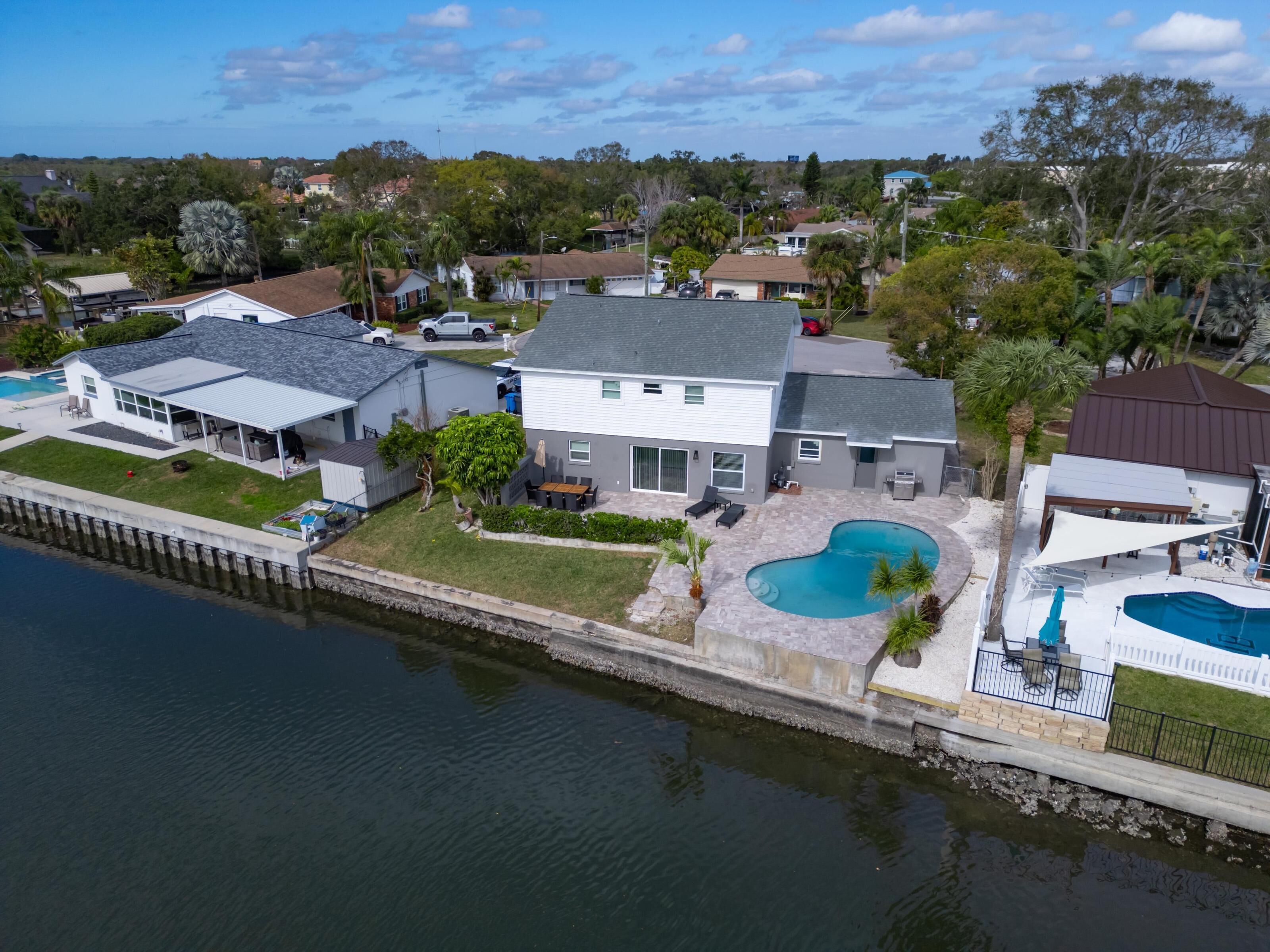 Bayfront Getaway - Luxurious - Pool & Grill