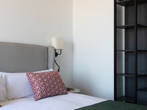 Strykjärn/strykbräda, wi-fi och sängkläder