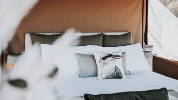 1 bedroom, bed sheets