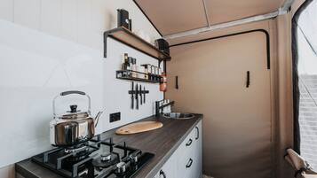 Fridge, stovetop, coffee/tea maker, electric kettle