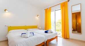 3 bedrooms, iron/ironing board, free WiFi, bed sheets