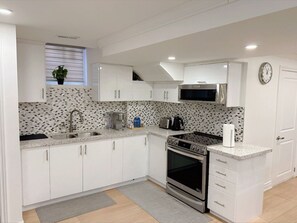 Fridge, microwave, oven, stovetop - Studio 8848 - 3 Bedroom Basement Apartment - Oasis in Suburban (Brampton)