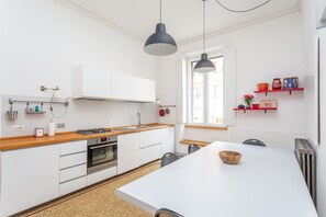 Frigorifero, forno, lavastoviglie, macchina per tè/caffè