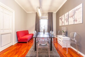 Dining - The Vatican Dream 3BDR (Roma)