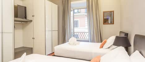 3 slaapkamers, een strijkplank/strijkijzer, gratis wifi, beddengoed