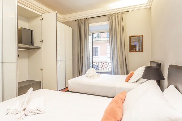 3 chambres, fer et planche à repasser, Wi-Fi gratuit, draps fournis