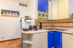 Réfrigérateur, micro-ondes, four, lave-vaisselle