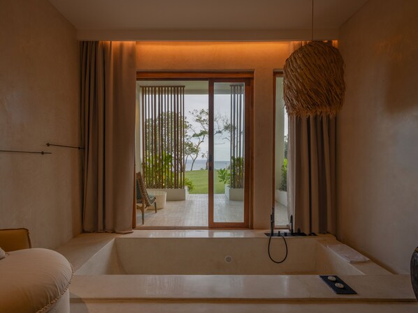 Majestic Haven Suite | Bathroom | Free toiletries, hair dryer, bathrobes, slippers - Oshom Bali at Nuanu Creative City (Tabanan)