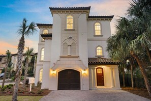 Exterior - Hook, Wine & Sinker - Luxury Vacation Rental with Community Amenities & Pool (Miramar Beach)