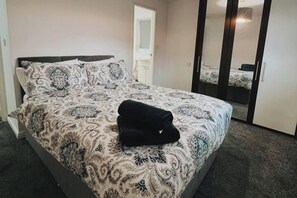 3 室のベッドルーム、WiFi、ベッドシーツ