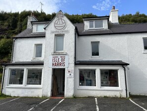 Exterior - Dog friendly 6- Bedroom House in Isle of Lewis - great for families and large groups (Isle of Lewis)