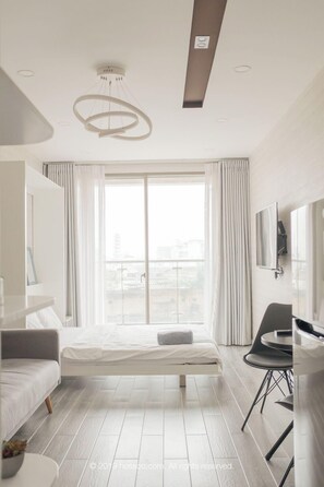 Eenvoudige studio, uitzicht op de stad | Individueel gemeubileerd, een bureau, een laptopwerkplek, gratis wifi