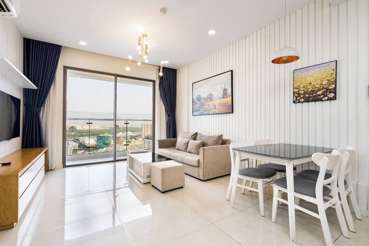 Luxury Apartment, 2 Bedrooms, Balcony, City View | Ruang tamu | 49 inci televisyen skrin rata dengan digital, Netflix 