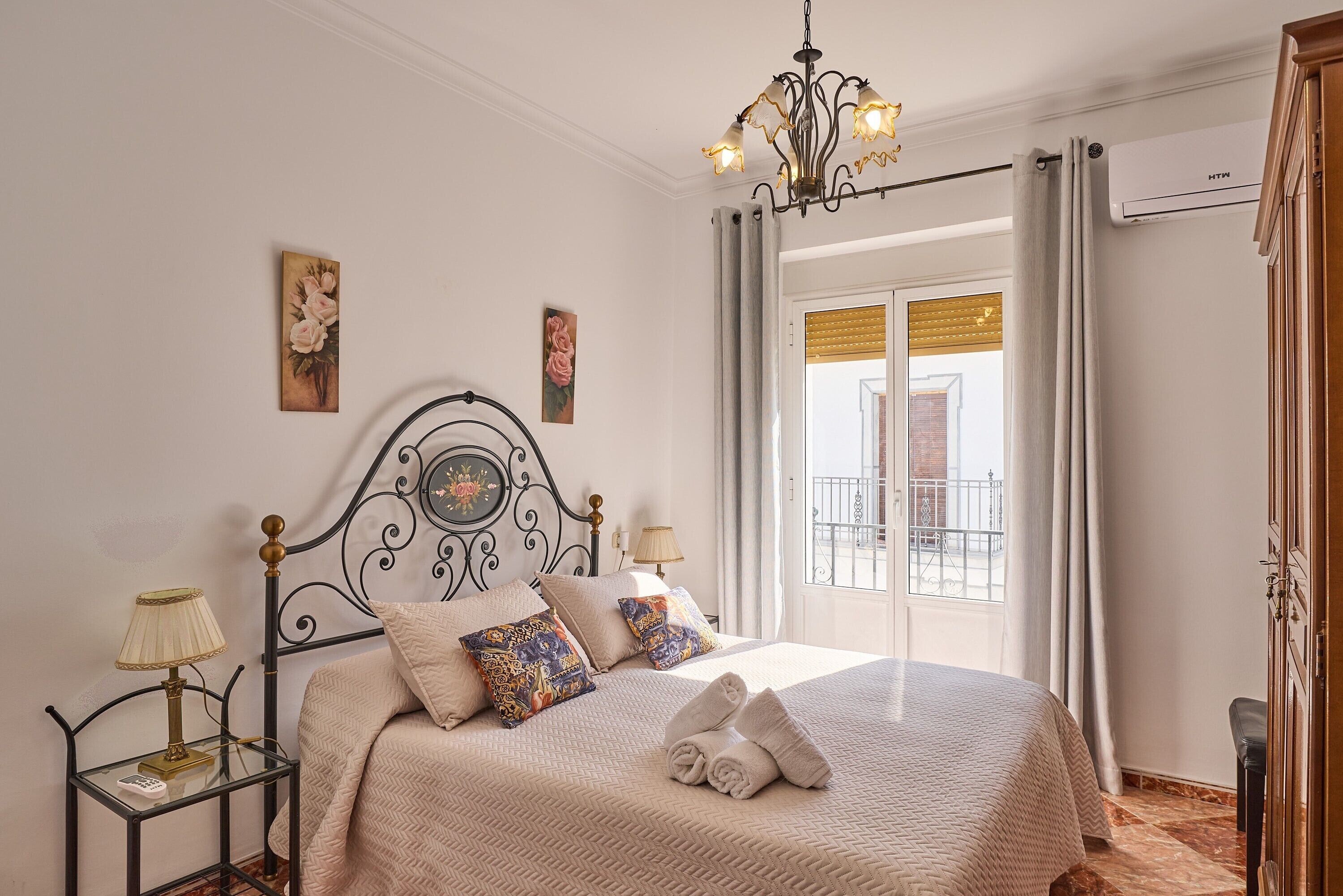 5 bedrooms, iron/ironing board, free WiFi, bed sheets