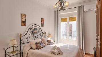 5 bedrooms, iron/ironing board, free WiFi, bed sheets