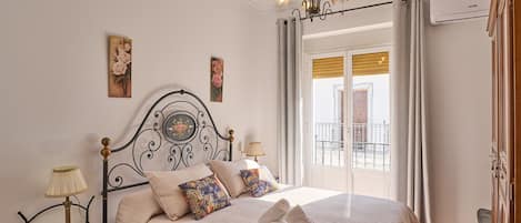 5 bedrooms, iron/ironing board, free WiFi, bed sheets