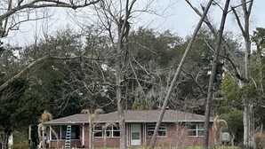A house by a lake with a dock and chairs. - Manatee Cove on the waterway with 5 acres. Pet Friendly. 5 minutes to the beach! (Port St. Joe)
