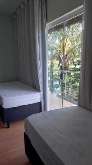 Economy Shared Dormitory | Premium bedding, memory foam beds, free WiFi, bed sheets - Karaiba Stay (Uberlandia)