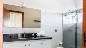 Comfort Double or Twin Room | Bathroom - Karaiba Stay (Uberlandia)