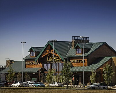 3 BR | Bonus RM | King Bed | Garage | Near Airport