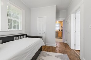 3 bedrooms, desk, iron/ironing board, WiFi