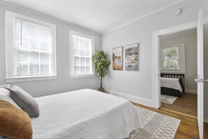 3 bedrooms, desk, iron/ironing board, WiFi