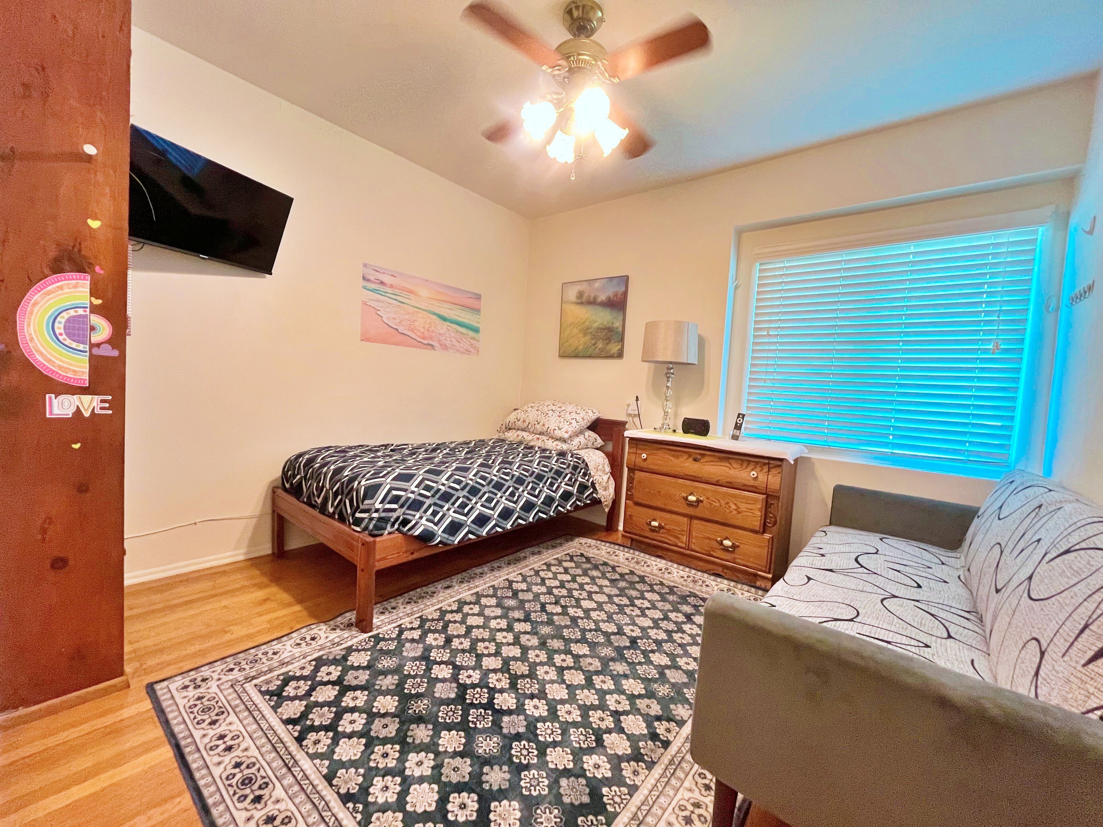 2 室のベッドルーム、デスク、アイロン / アイロン台、WiFi (無料)