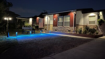 Beautiful 2BR 1BA Home / Smart TVs, Bidet, Kitchenette, Free Wi-Fi & Parking