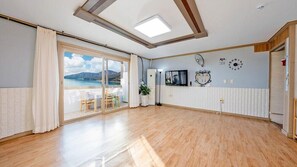 Room (202) | 1 bedroom - Haneulbada Pension (Geoje)