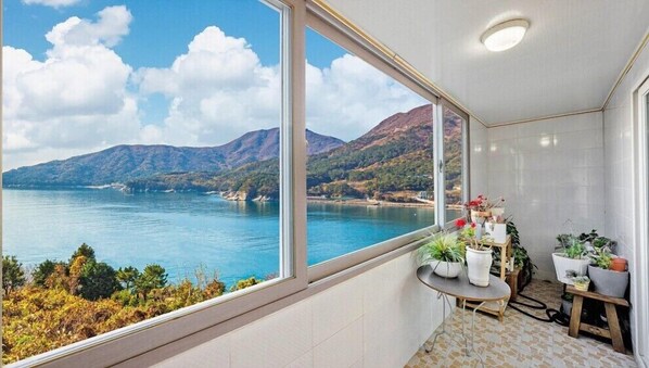 Room (203) - Haneulbada Pension (Geoje)