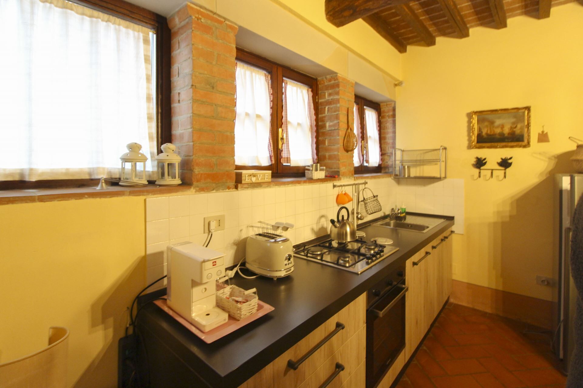Fridge, oven, dishwasher, coffee/tea maker